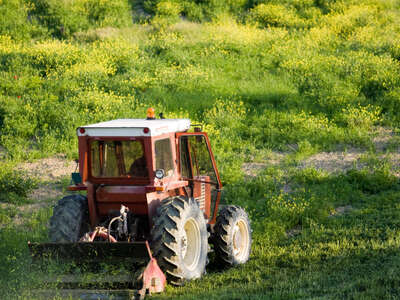 Trattore agricolo