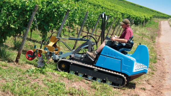 trattore cingolato per vigneto